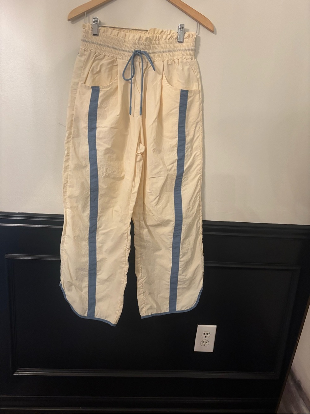 Amazon Cream Drawstring Track Pants with Blue Stripe - M